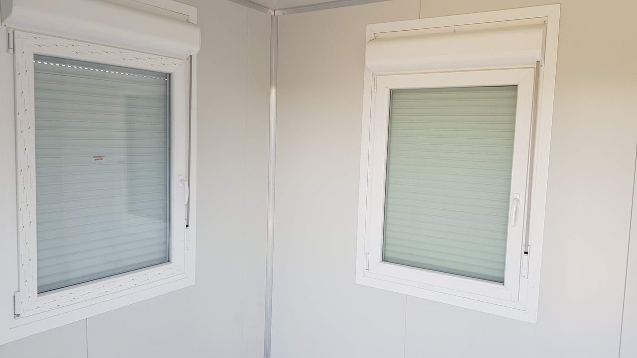 Contenedor acondicionado de 20 pies con dos ventanas y dos puertas - Imagen 4